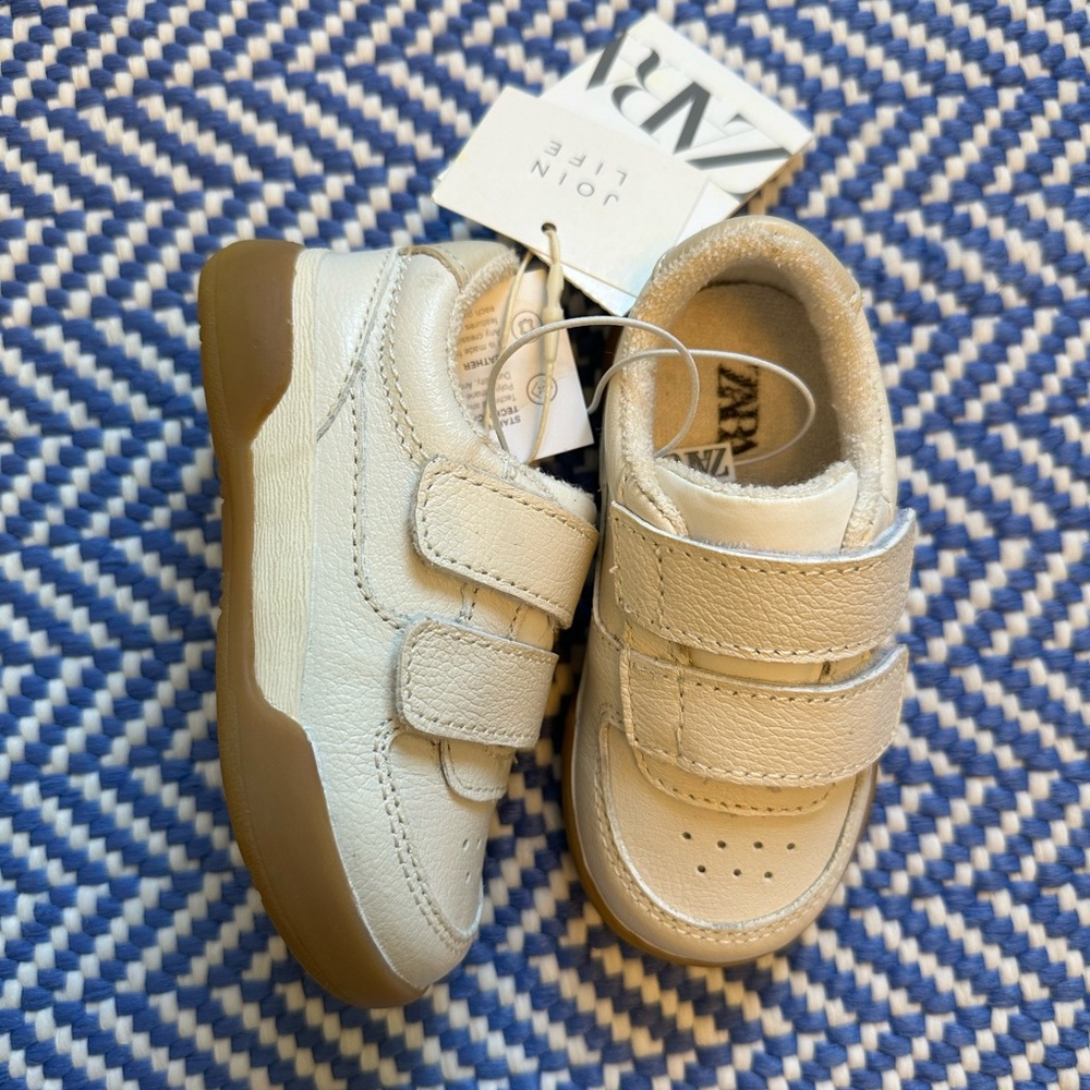 Zara: kids leather sneakers Size 19